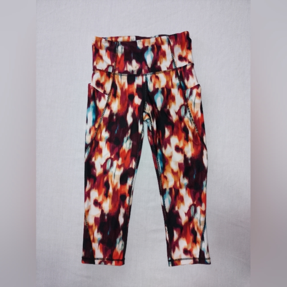 Xersion Anti Odor Colorful Abstract Print Capris Leggings Athletic
